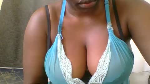 Mia online show from 11/06/25, 10:27