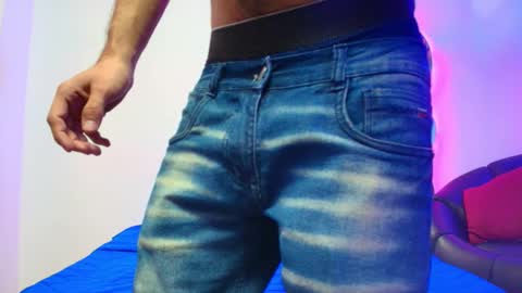 Snapshot of ambar_mds chatting on 09/14/25, 01:32 Sebas online show from 09/14/25, 01:32