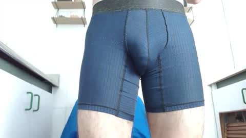 Snapshot of ambar_mds chatting on 09/21/25, 01:46 Sebas online show from 09/21/25, 01:46