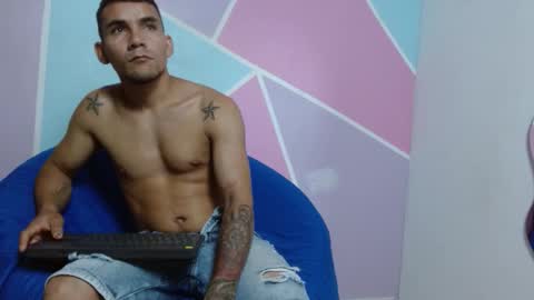 Snapshot of ambar_mds chatting on 11/18/25, 01:15 Sebas online show from 11/18/25, 01:15