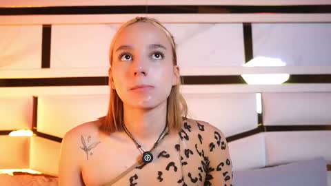 Snapshot of ambar_rosse25 chatting on 02/10/26, 12:09 Julieta online show from 02/10/26, 12:09