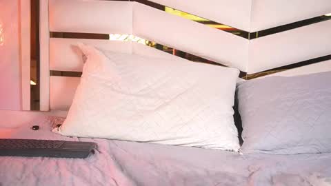 Snapshot of ambar_rosse25 chatting on 02/21/26, 11:33 Julieta online show from 02/21/26, 11:33