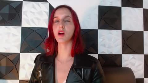 ambar_roux1 online show from 02/10/25, 03:53