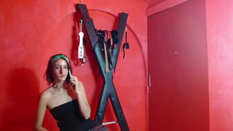 ambar_roux1 online show from 03/01/25, 05:16