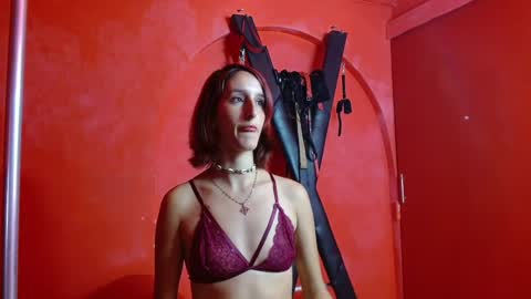 ambar_roux1 online show from 03/03/25, 01:42