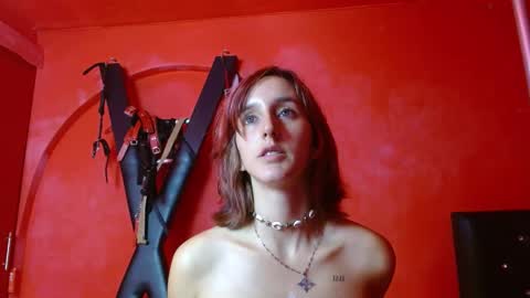 ambar_roux1 online show from 03/12/25, 05:02