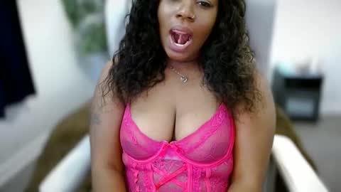 Snapshot of ambarose88 chatting on 10/30/25, 04:41 Amoya online show from 10/30/25, 04:41