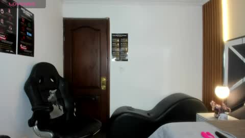Snapshot of ambaross chatting on 04/21/26, 02:12 Ambar Ross online show from 04/21/26, 02:12