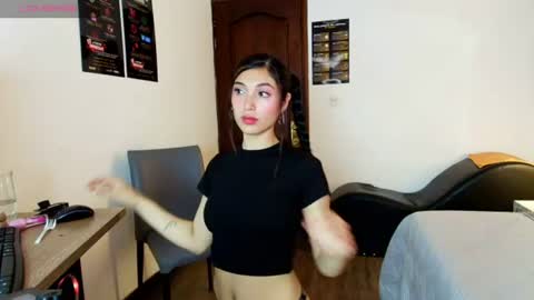 Snapshot of ambaross chatting on 07/10/26, 03:03 Ambar Ross online show from 07/10/26, 03:03