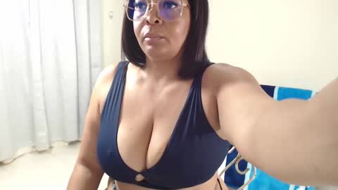Snapshot of ambarsofhia chatting on 02/02/25, 02:27  Amber Sofhia  online show from 02/02/25, 02:27