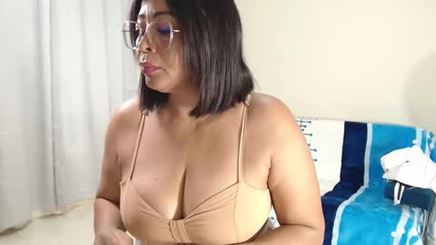 Snapshot of ambarsofhia chatting on 02/02/25, 10:06  Amber Sofhia  online show from 02/02/25, 10:06