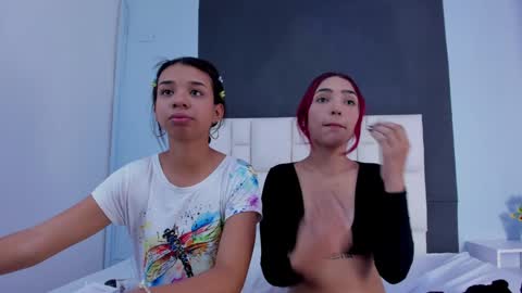 Snapshot of amber_and_suzane chatting on 12/24/24, 01:50 Amber And Suzane Amber HAIR RED Suzane HAIR BROWN online show from 12/24/24, 01:50