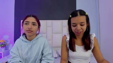 Snapshot of amber_and_suzane chatting on 01/16/25, 12:42 Amber And Suzane Amber HAIR RED Suzane HAIR BROWN online show from 01/16/25, 12:42