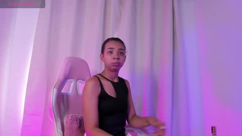 Snapshot of amber_and_suzane chatting on 01/21/25, 06:55 Amber And Suzane Amber HAIR RED Suzane HAIR BROWN online show from 01/21/25, 06:55