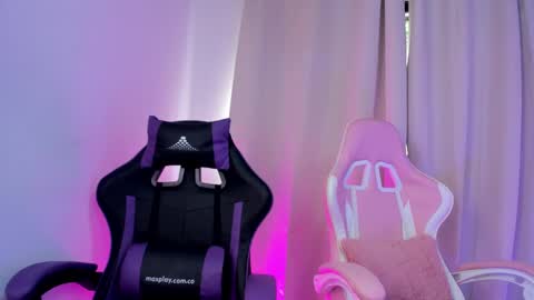 Snapshot of amber_and_suzane chatting on 01/23/25, 05:42 Amber And Suzane Amber HAIR RED Suzane HAIR BROWN online show from 01/23/25, 05:42