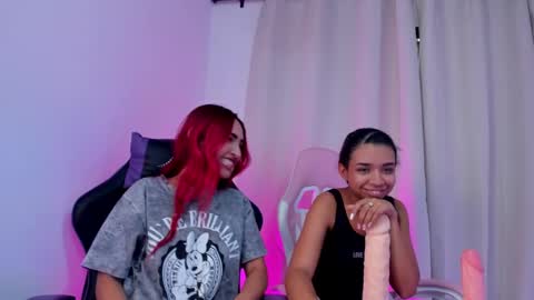 Snapshot of amber_and_suzane chatting on 01/24/25, 06:04 Amber And Suzane Amber HAIR RED Suzane HAIR BROWN online show from 01/24/25, 06:04