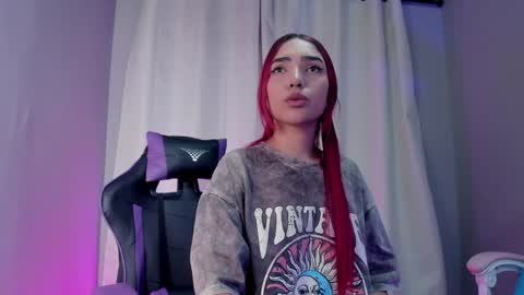 Snapshot of amber_and_suzane chatting on 01/28/25, 06:07 Amber And Suzane Amber HAIR RED Suzane HAIR BROWN online show from 01/28/25, 06:07