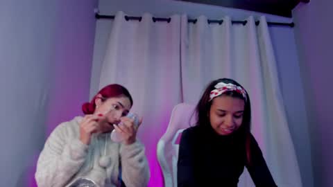 Snapshot of amber_and_suzane chatting on 01/29/25, 12:24 Amber And Suzane Amber HAIR RED Suzane HAIR BROWN online show from 01/29/25, 12:24