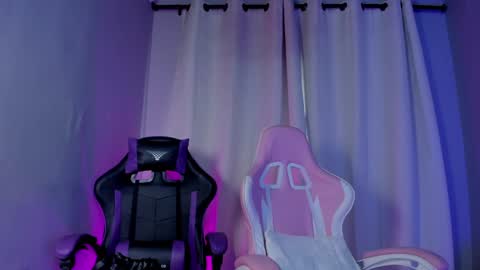 Snapshot of amber_and_suzane chatting on 01/31/25, 05:53 Amber And Suzane Amber HAIR RED Suzane HAIR BROWN online show from 01/31/25, 05:53