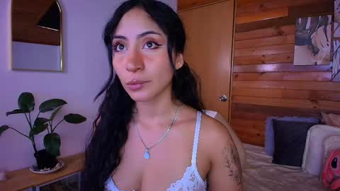 amber_curly online show from 04/22/26, 06:53