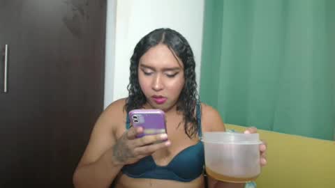 Snapshot of amber_lee20 chatting on 01/09/25, 12:57 LUISA online show from 01/09/25, 12:57