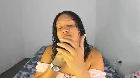 Snapshot of amber_lee20 chatting on 10/05/25, 08:18 LUISA online show from 10/05/25, 08:18