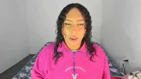 Snapshot of amber_lee20 chatting on 10/23/25, 02:11 LUISA online show from 10/23/25, 02:11