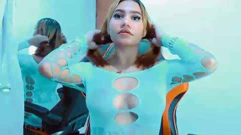 amber_love04 online show from 12/19/25, 03:02