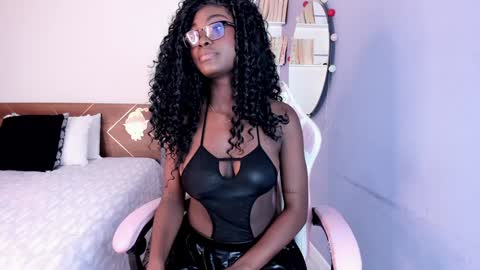 Snapshot of amber_maxwell chatting on 01/04/25, 08:37 Amber online show from 01/04/25, 08:37