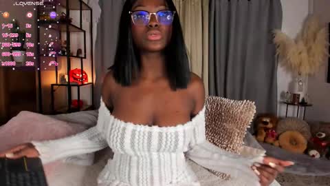 Snapshot of amber_maxwell chatting on 11/02/25, 07:49 Amber online show from 11/02/25, 07:49