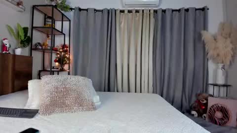 Snapshot of amber_maxwell chatting on 12/04/25, 08:28 Amber online show from 12/04/25, 08:28