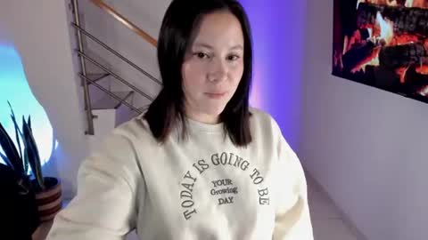 Snapshot of amber_rosewood_ chatting on 06/26/26, 01:32 Vivi online show from 06/26/26, 01:32