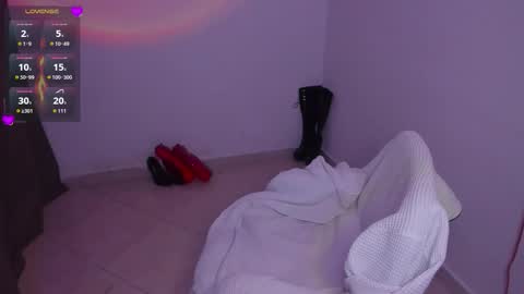 Snapshot of amber_smith20 chatting on 12/02/25, 11:23 find me here --- online show from 12/02/25, 11:23