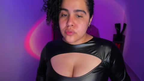 Snapshot of amber_smith20 chatting on 04/15/26, 02:51 find me here --- online show from 04/15/26, 02:51