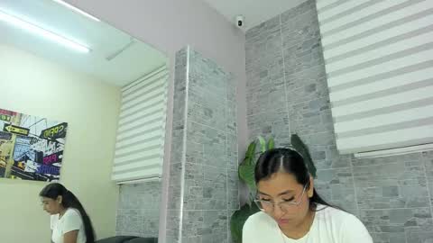 Snapshot of amberblazze chatting on 10/21/25, 11:55 amberblazze online show from 10/21/25, 11:55