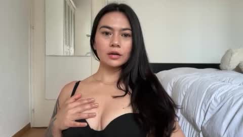 Snapshot of amberclaark chatting on 04/14/26, 12:11 Yess online show from 04/14/26, 12:11