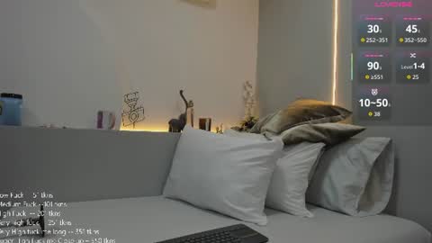 Snapshot of ambercroft_ chatting on 06/15/26, 05:04 Amber online show from 06/15/26, 05:04