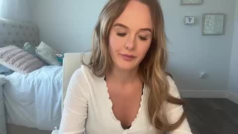 Snapshot of amberjayxox0 chatting on 10/30/25, 08:20 Amber online show from 10/30/25, 08:20