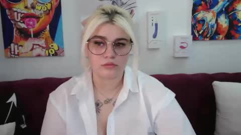 Amber online show from 09/17/25, 01:40