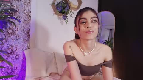 Snapshot of ambermoss_ chatting on 03/22/26, 05:44 Amber online show from 03/22/26, 05:44