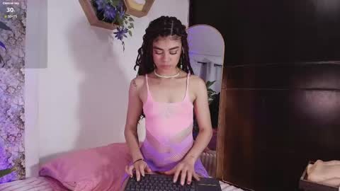 Snapshot of ambermoss_ chatting on 05/22/26, 05:03 Amber online show from 05/22/26, 05:03