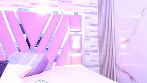 Snapshot of amberr_sweett chatting on 04/22/26, 07:15 Amber online show from 04/22/26, 07:15