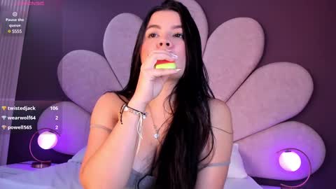 Snapshot of amberrferreira chatting on 02/25/25, 01:17 Amber Ferreira online show from 02/25/25, 01:17