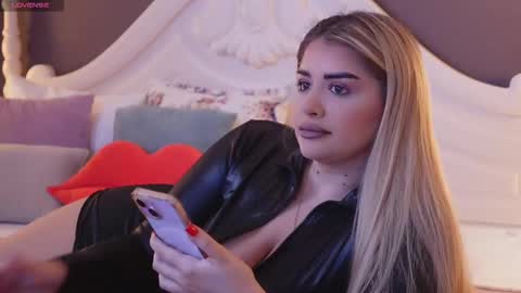 Snapshot of amberseyes chatting on 02/15/25, 11:06 Amberseyes online show from 02/15/25, 11:06