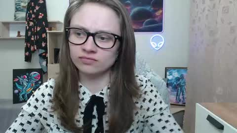 Snapshot of ambersimard chatting on 05/26/26, 03:30 Amber online show from 05/26/26, 03:30