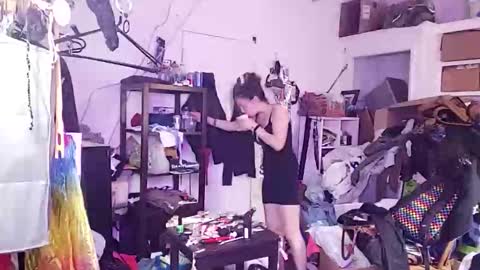 Snapshot of ambionce chatting on 12/18/25, 08:31 ambionce online show from 12/18/25, 08:31