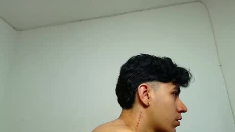 Snapshot of ameli_and_lucas chatting on 01/21/25, 03:26 Amelia Lucas online show from 01/21/25, 03:26