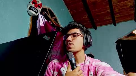 Snapshot of ameli_and_lucas chatting on 11/13/25, 03:22 Amelia Lucas online show from 11/13/25, 03:22