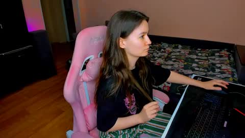 Snapshot of ameli_moon chatting on 04/02/26, 04:26 Eileen online show from 04/02/26, 04:26