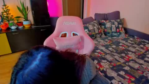 Snapshot of ameli_moon chatting on 04/15/26, 01:18 Eileen online show from 04/15/26, 01:18